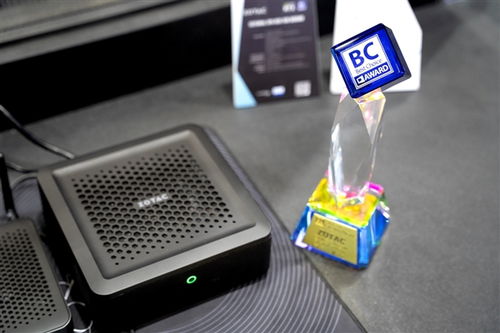 索泰首款掌機(jī)Zone驚艷問世 獨一無二的OLED震撼大屏引領(lǐng)掌上娛樂新潮流